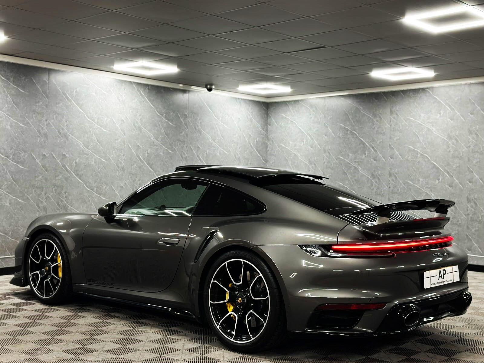 Porsche 911 secondary view
